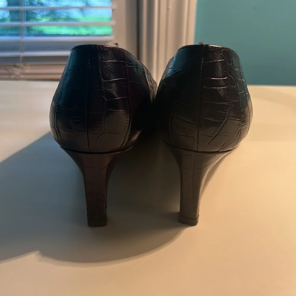 Etienne Aigner Croc Embossed Brown Leather Pumps Heels Shoes Sz 9 W Designer